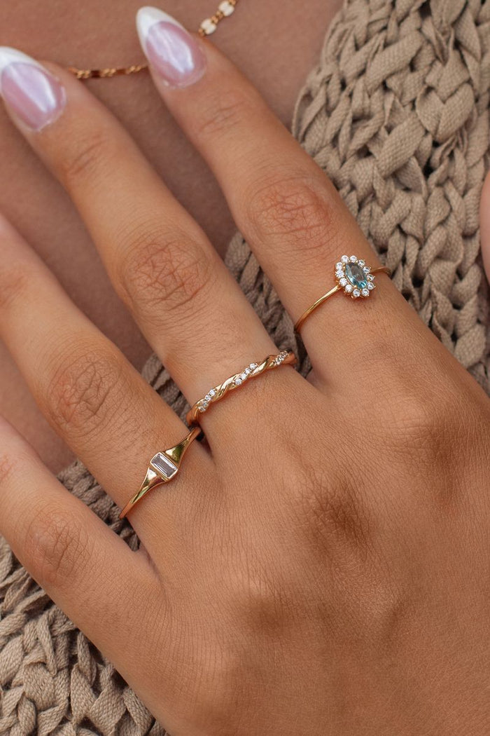Blue sapphire and crystal detail on the vintage-charm Azul ring