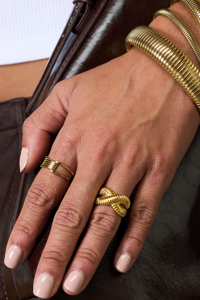 Adjustable Buckle ring with a smooth tarnish-resistant stainless steel band