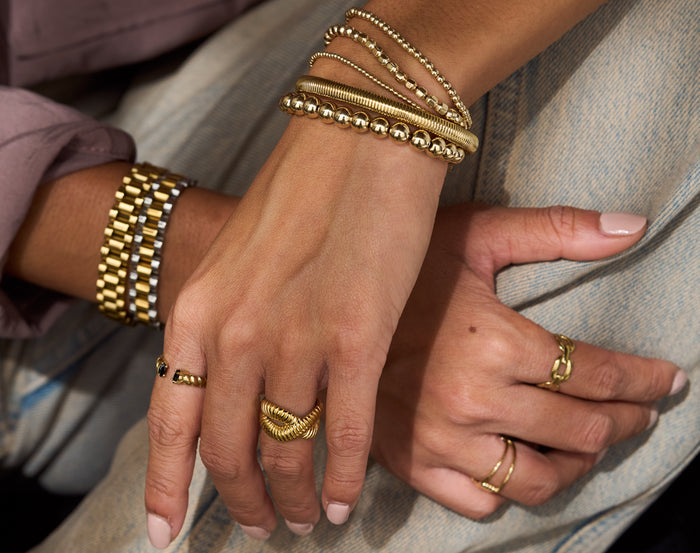 Angular chain-link band of the Chain Reaction ring, a watch-inspired design