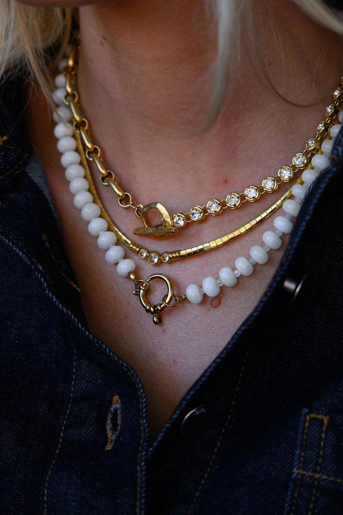 Collins collar necklace in gold, an understated everyday layering piece