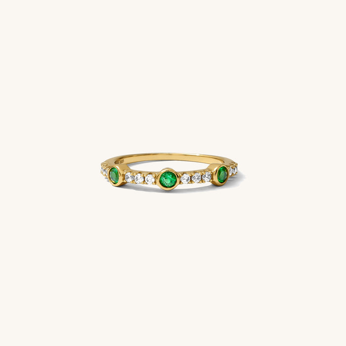 Emerald Drop ring in 14k gold vermeil with green stones on a pavé band