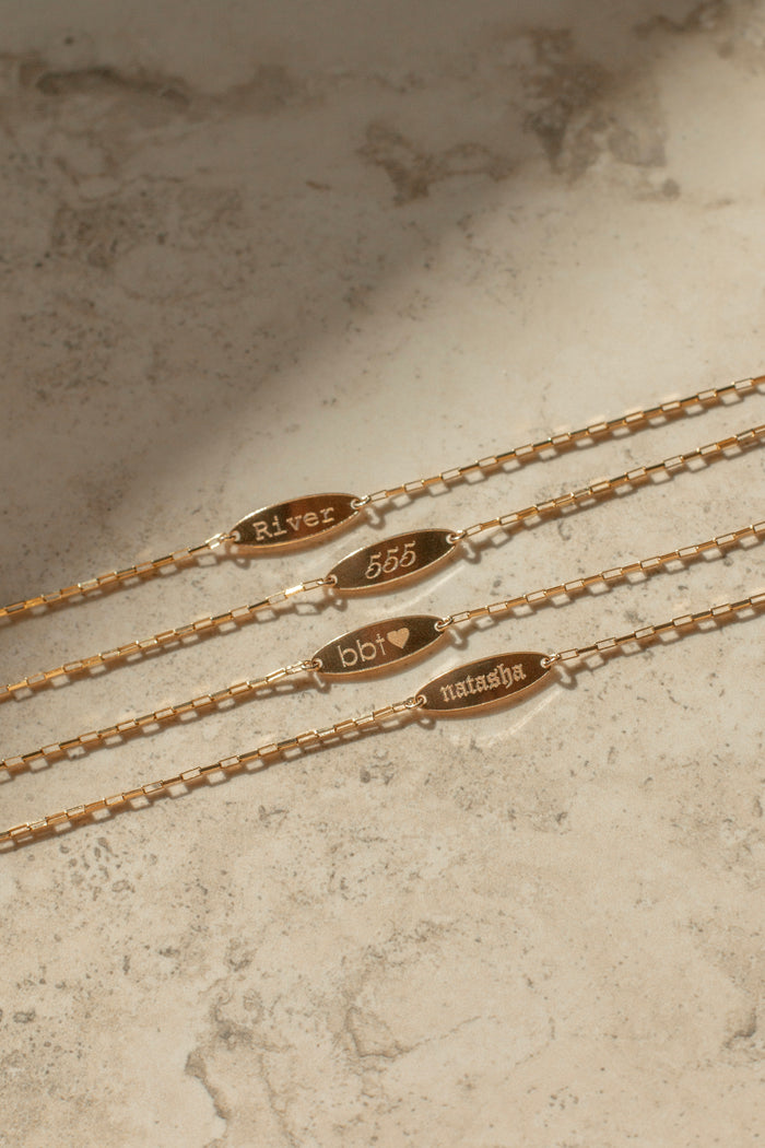 Fiona oval tag bracelet, a delicate piece for names and initials