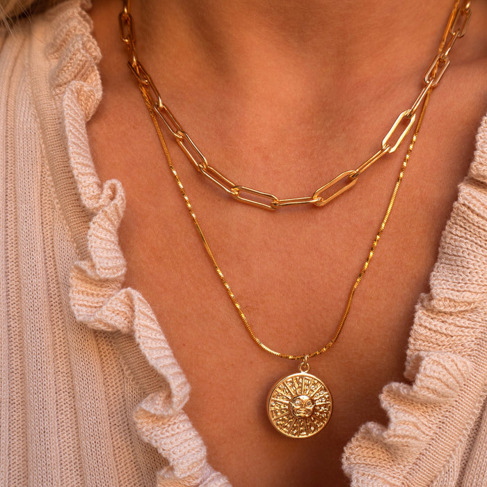 Close up of a neckline wearing the Jumbo Link Up chain necklace