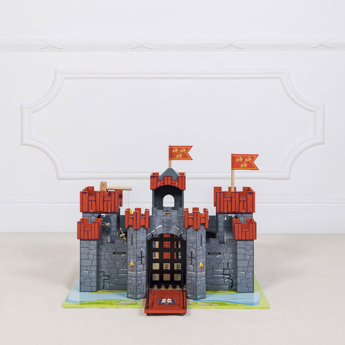 Lionheart Wooden Castle - The Well Appointed House