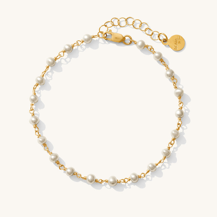 Close up of the Maui pearl and gold bracelet on a white background