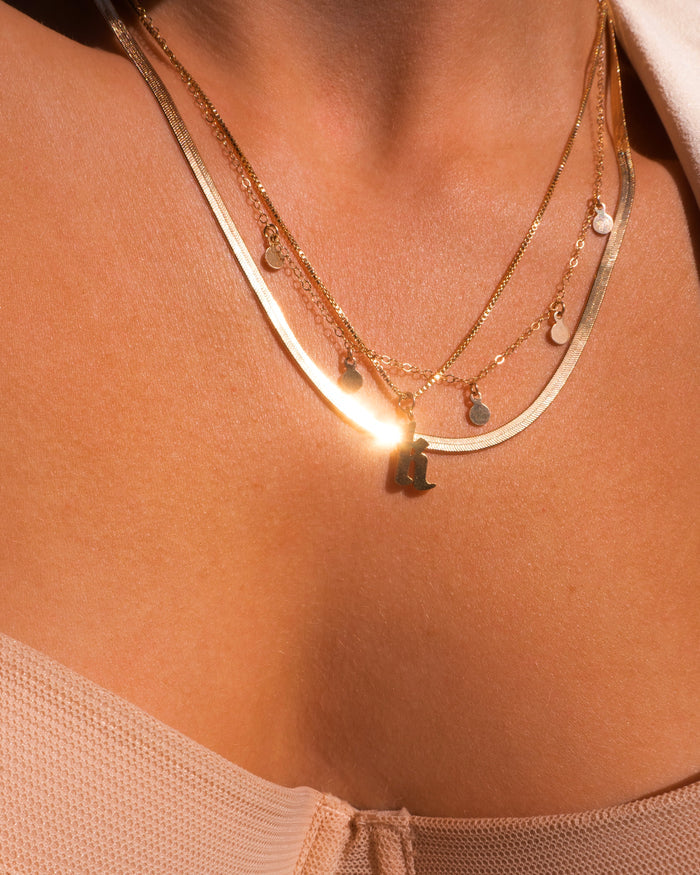 Close up of a neckline wearing the gold Nile herringbone necklace