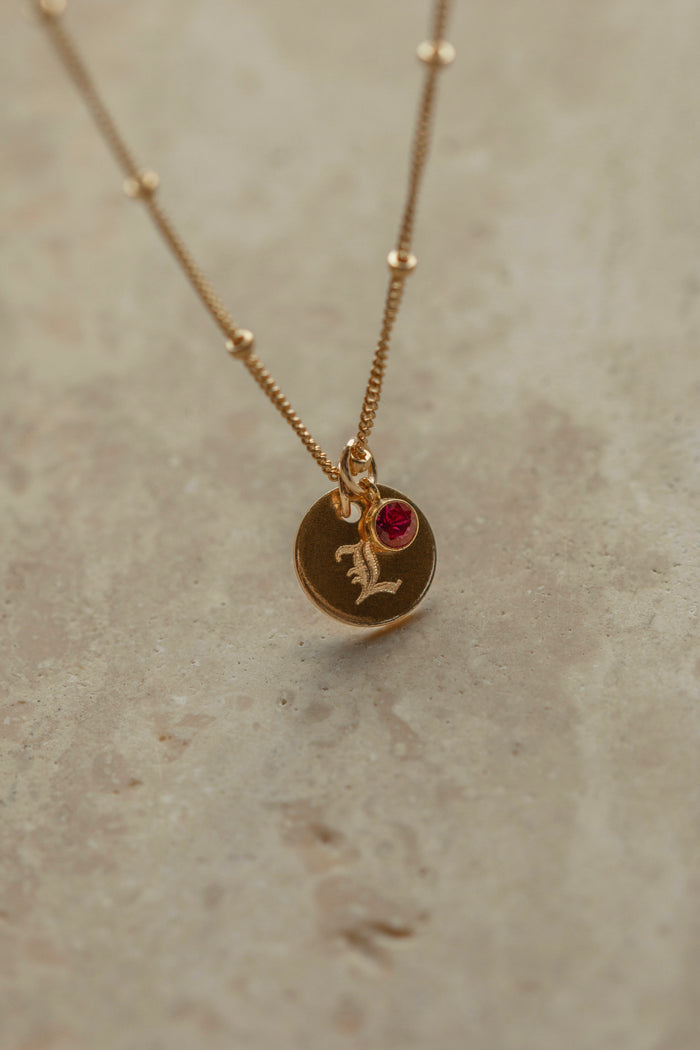 Ophelia birthstone necklace in gold, personalized with a name and stone