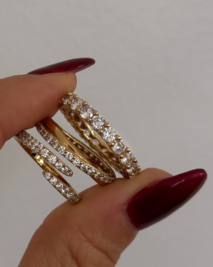 A model photographed in the gold Pavé Wrap ring for Beads by Tara