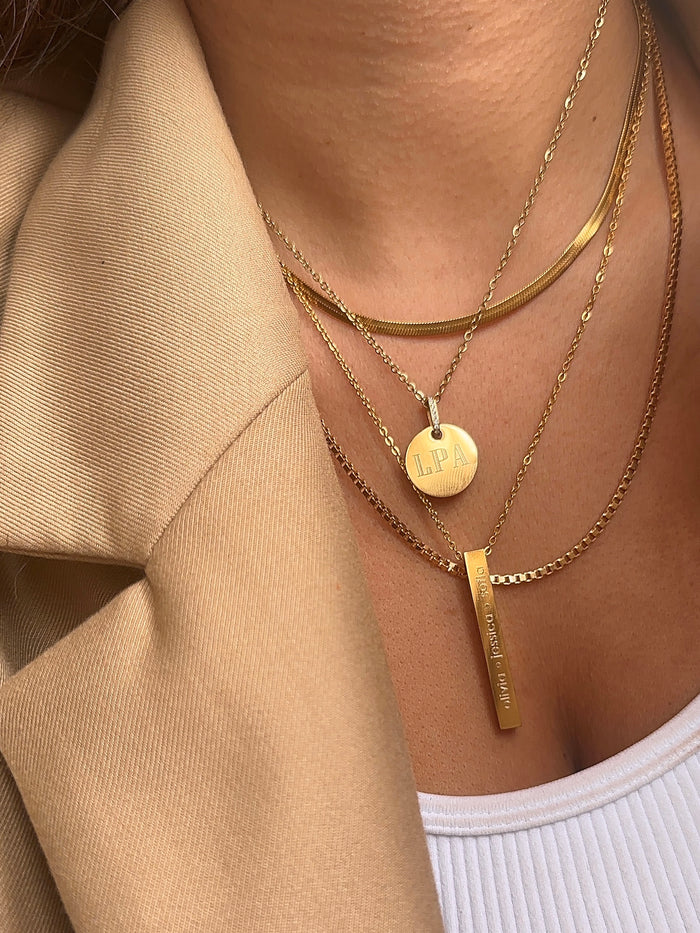 Beads by Tara Vertical Bar necklace with a slim three-dimensional pendant