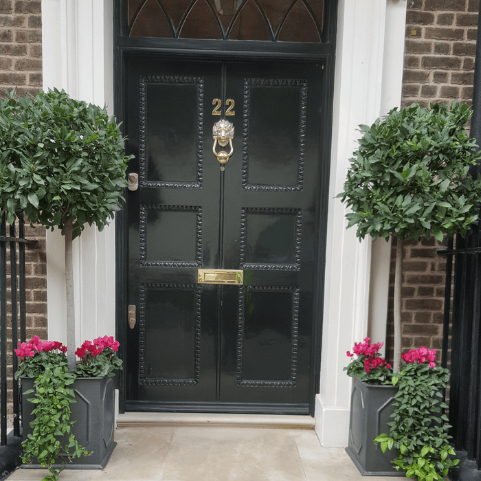 William Traditional Garden Planter - Outdoor Planters - The Well Appointed House