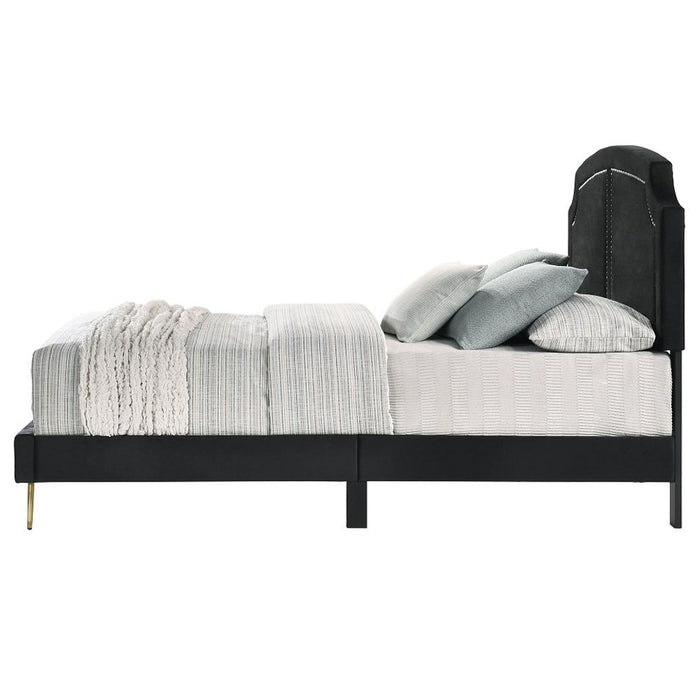 Zeena - Bed